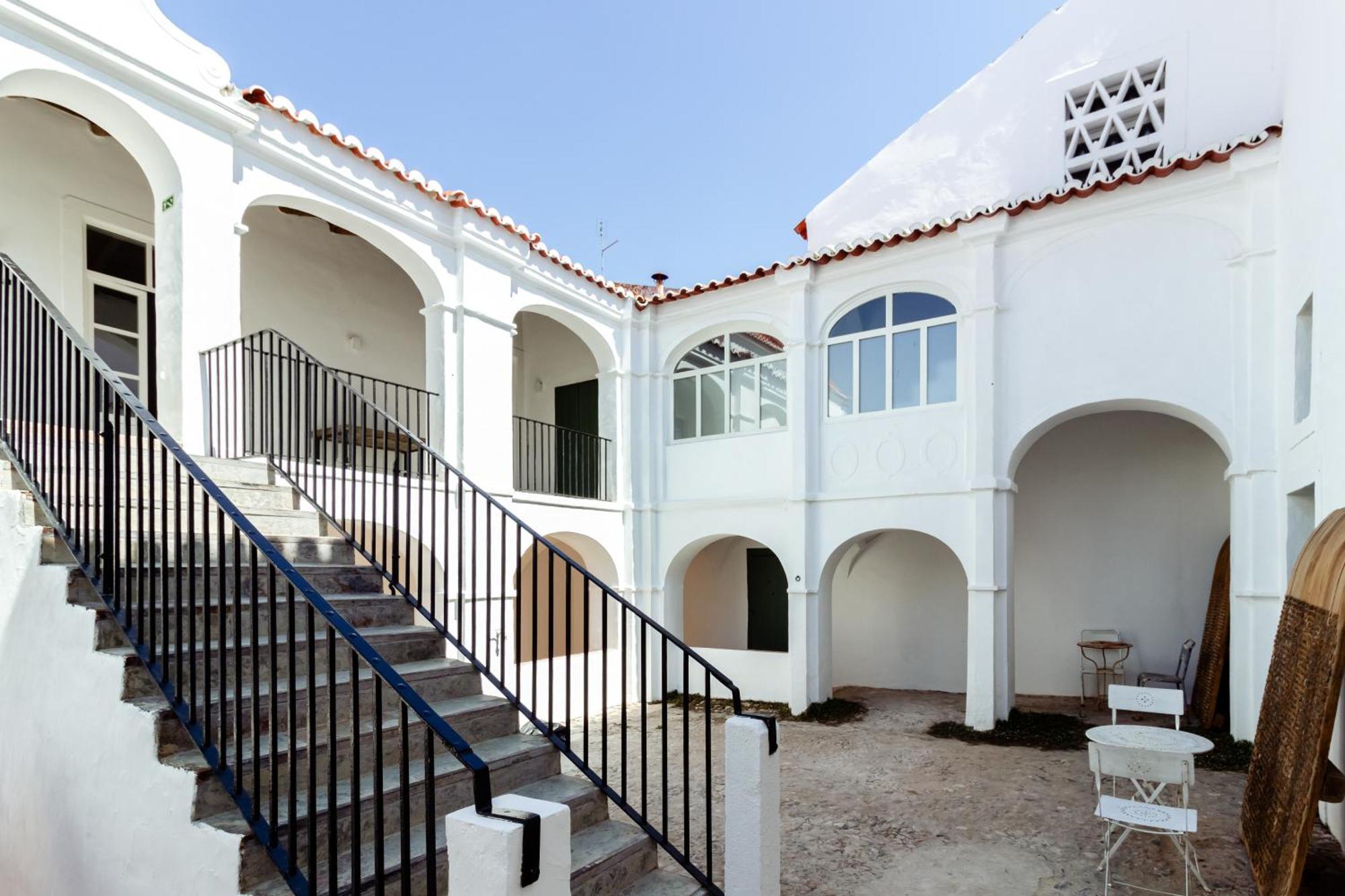 Amada Moura Bed & Breakfast Bagian luar foto